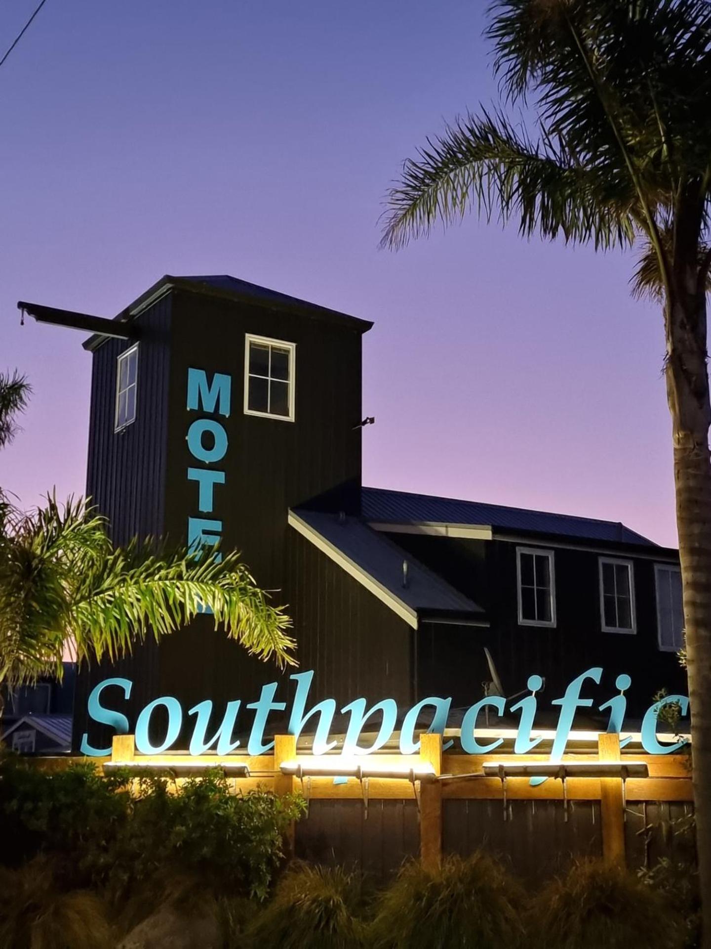 Southpacific Motel Уангамата Экстерьер фото