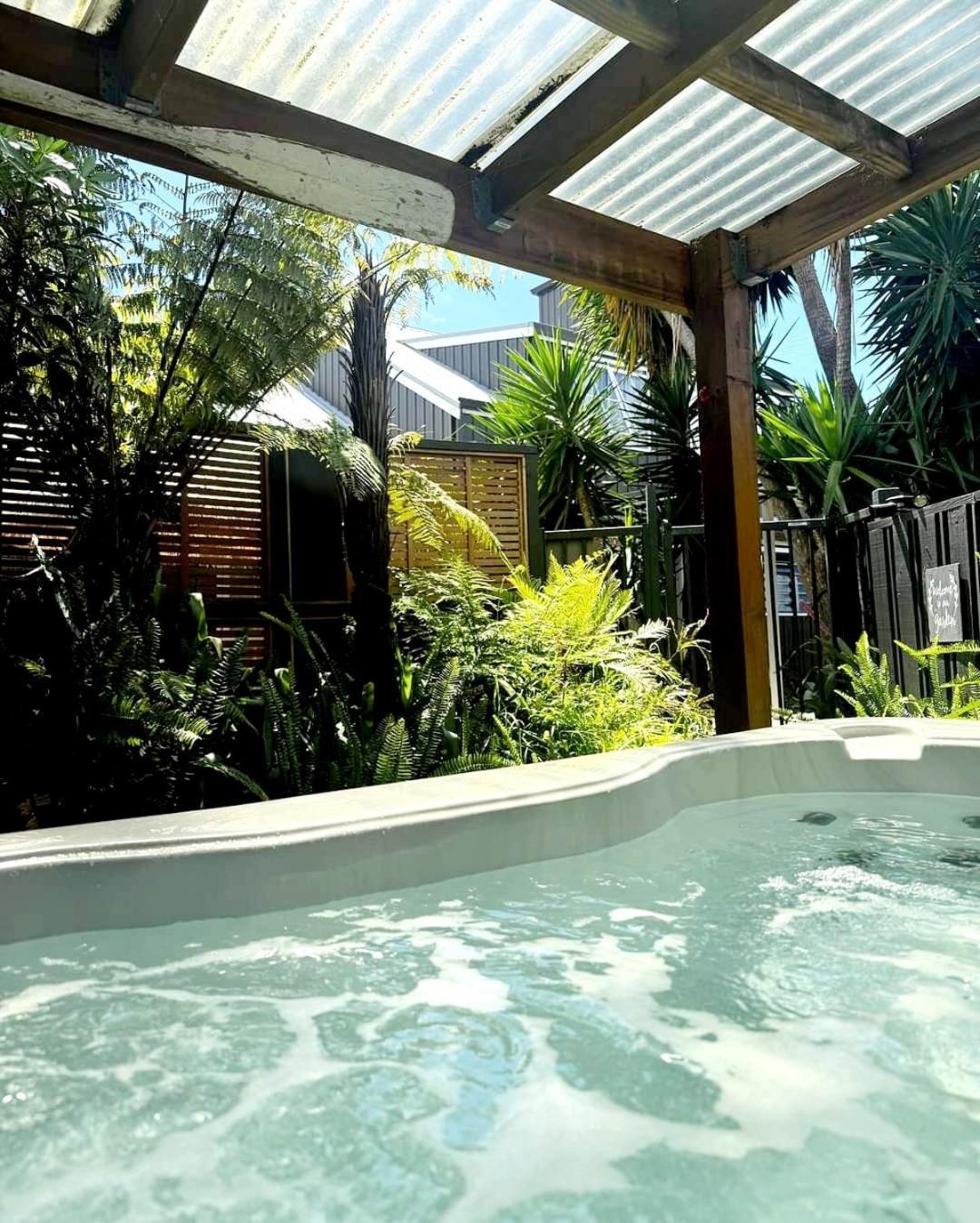 Southpacific Motel Уангамата Экстерьер фото