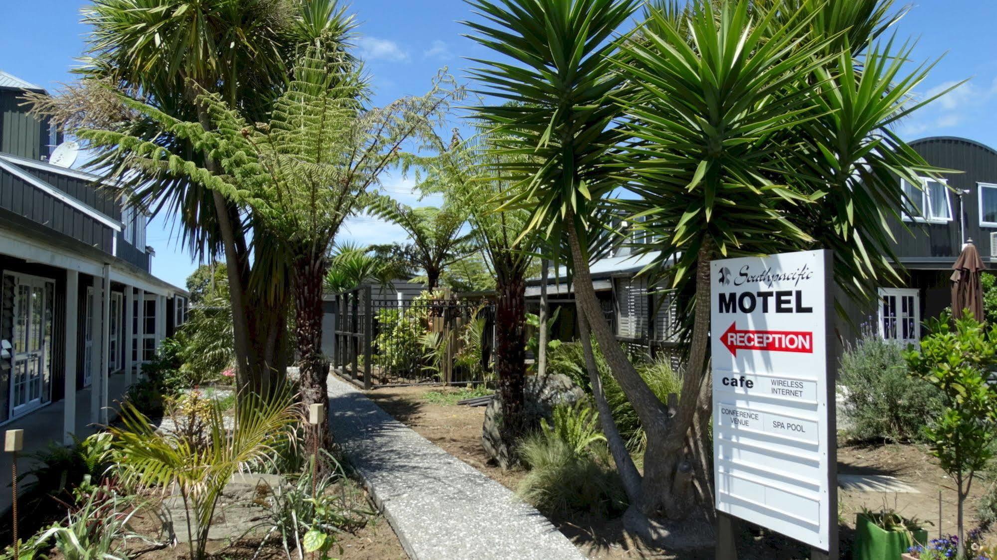 Southpacific Motel Уангамата Экстерьер фото