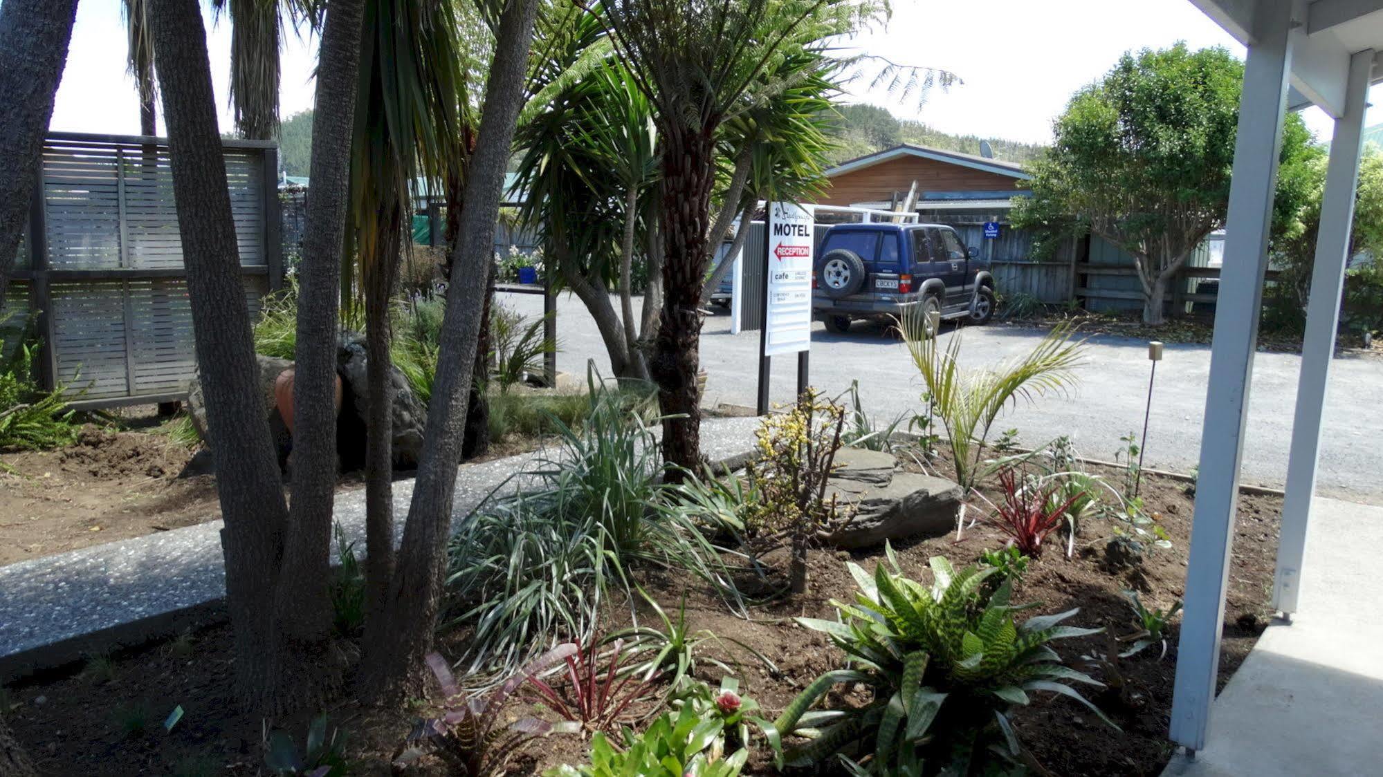 Southpacific Motel Уангамата Экстерьер фото
